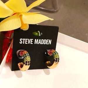 Tri colored rhinestone rainbow 🌈 earings